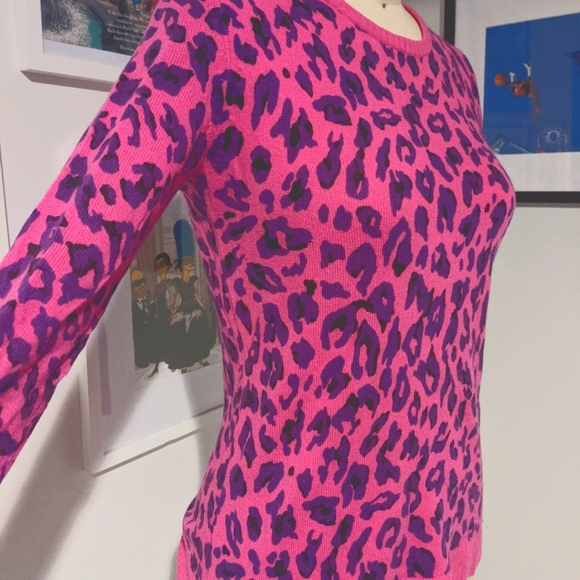 Pink leopard print cashmere sweater - Picture 2 of 2